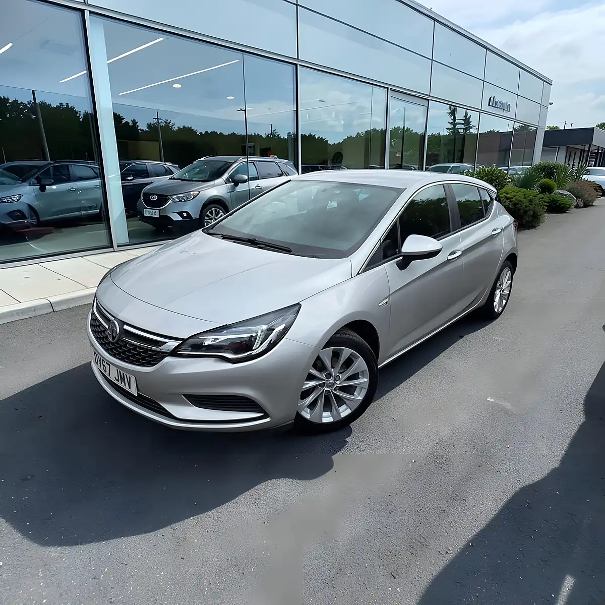 Used 2017 Vauxhall Astra Design Sovereign Silver - Front View