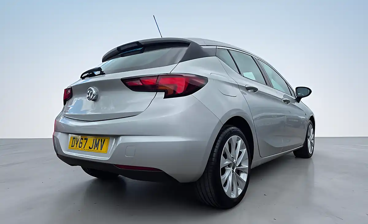 Used 2017 Vauxhall Astra Design Sovereign Silver - Interior and Exterior details 10