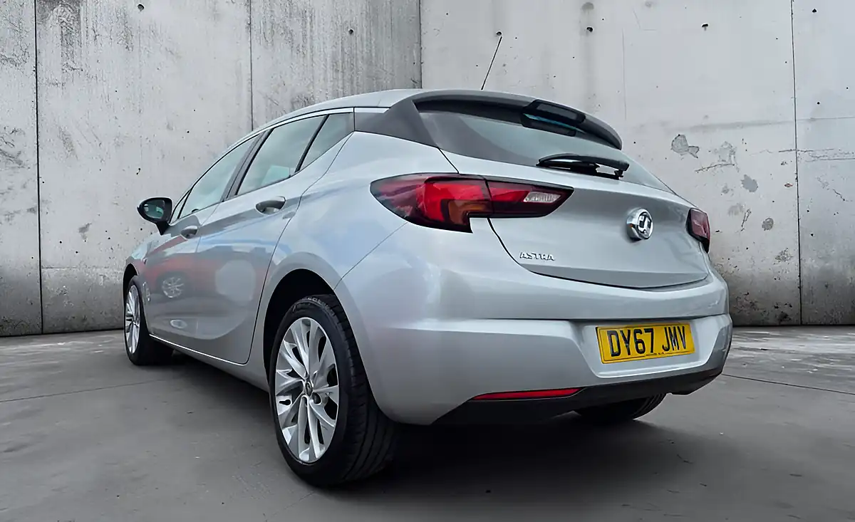 Used 2017 Vauxhall Astra Design Sovereign Silver - Interior and Exterior details 11