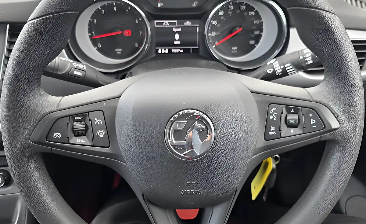 Used 2017 Vauxhall Astra Design Sovereign Silver - Interior and Exterior details 15