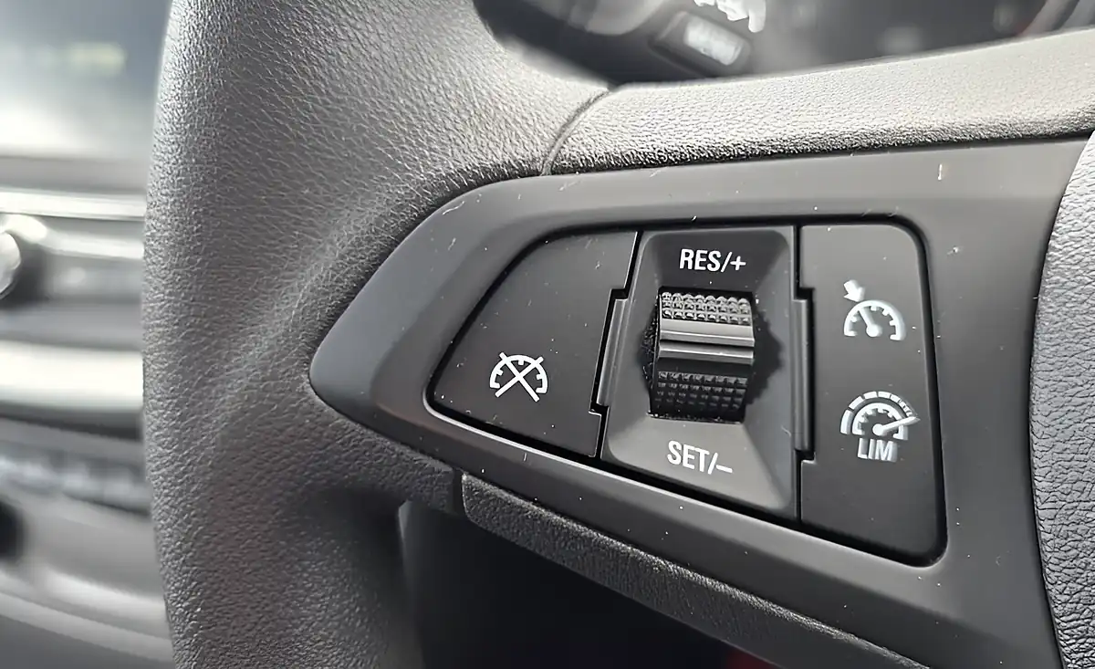 Used 2017 Vauxhall Astra Design Sovereign Silver - Interior and Exterior details 16