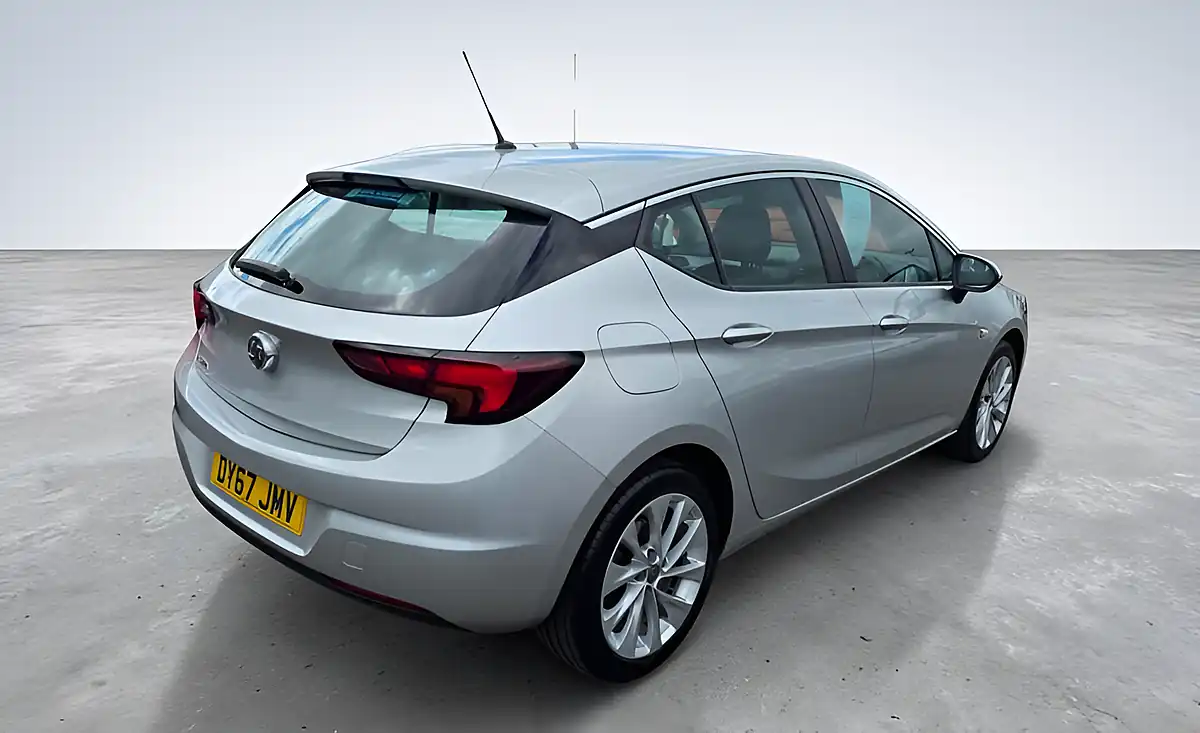 Used 2017 Vauxhall Astra Design Sovereign Silver - Interior and Exterior details 2