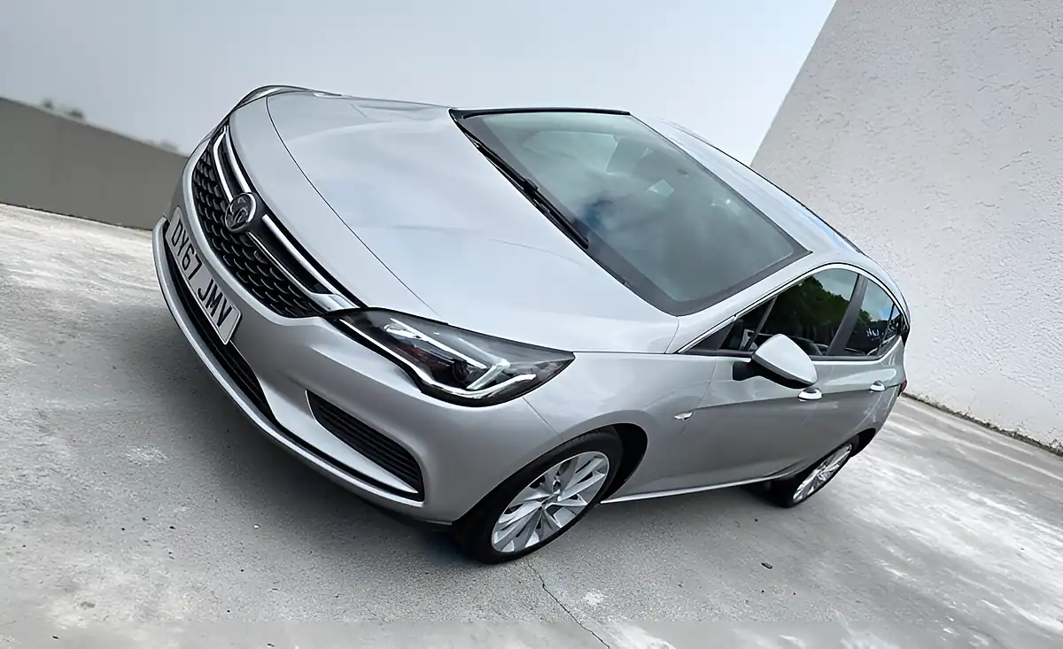 Used 2017 Vauxhall Astra Design Sovereign Silver - Interior and Exterior details 6