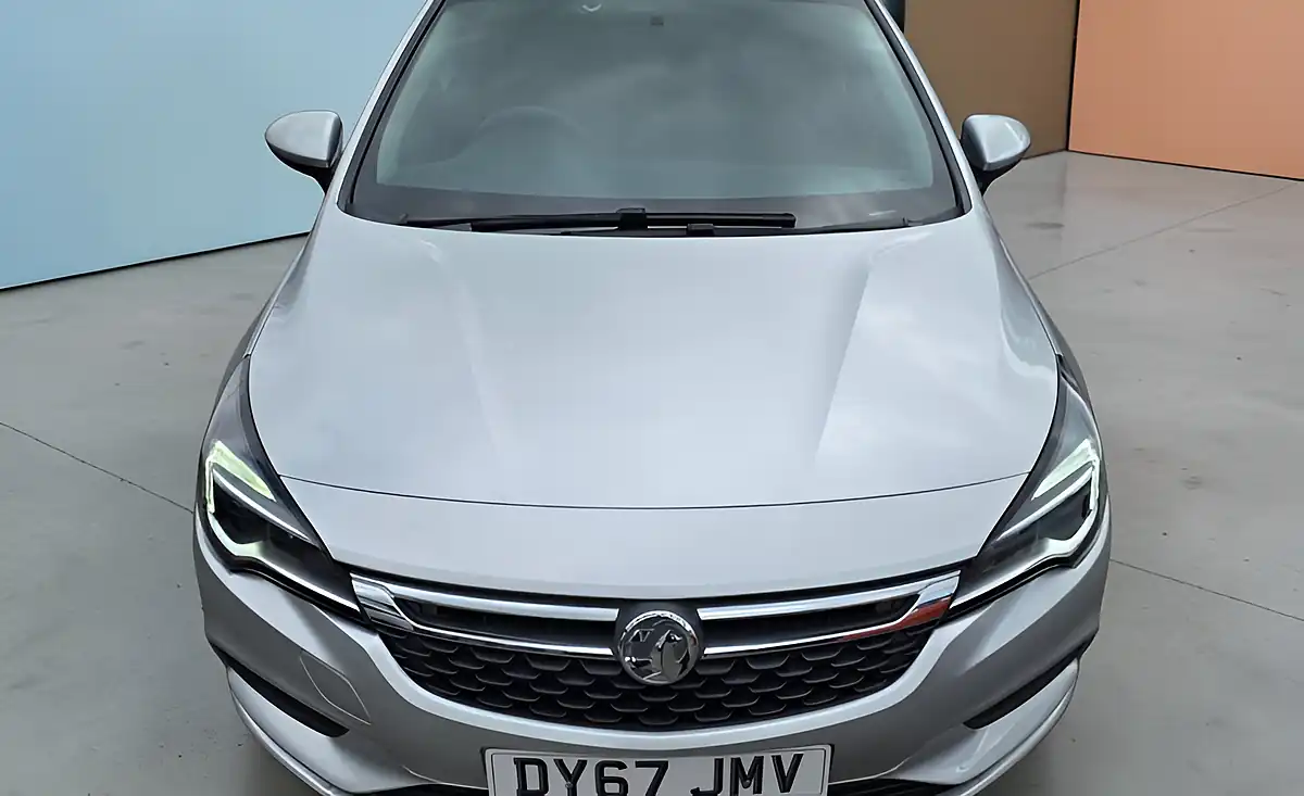 Used 2017 Vauxhall Astra Design Sovereign Silver - Interior and Exterior details 7