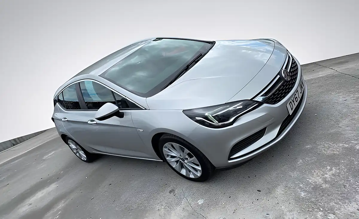 Used 2017 Vauxhall Astra Design Sovereign Silver - Interior and Exterior details 8