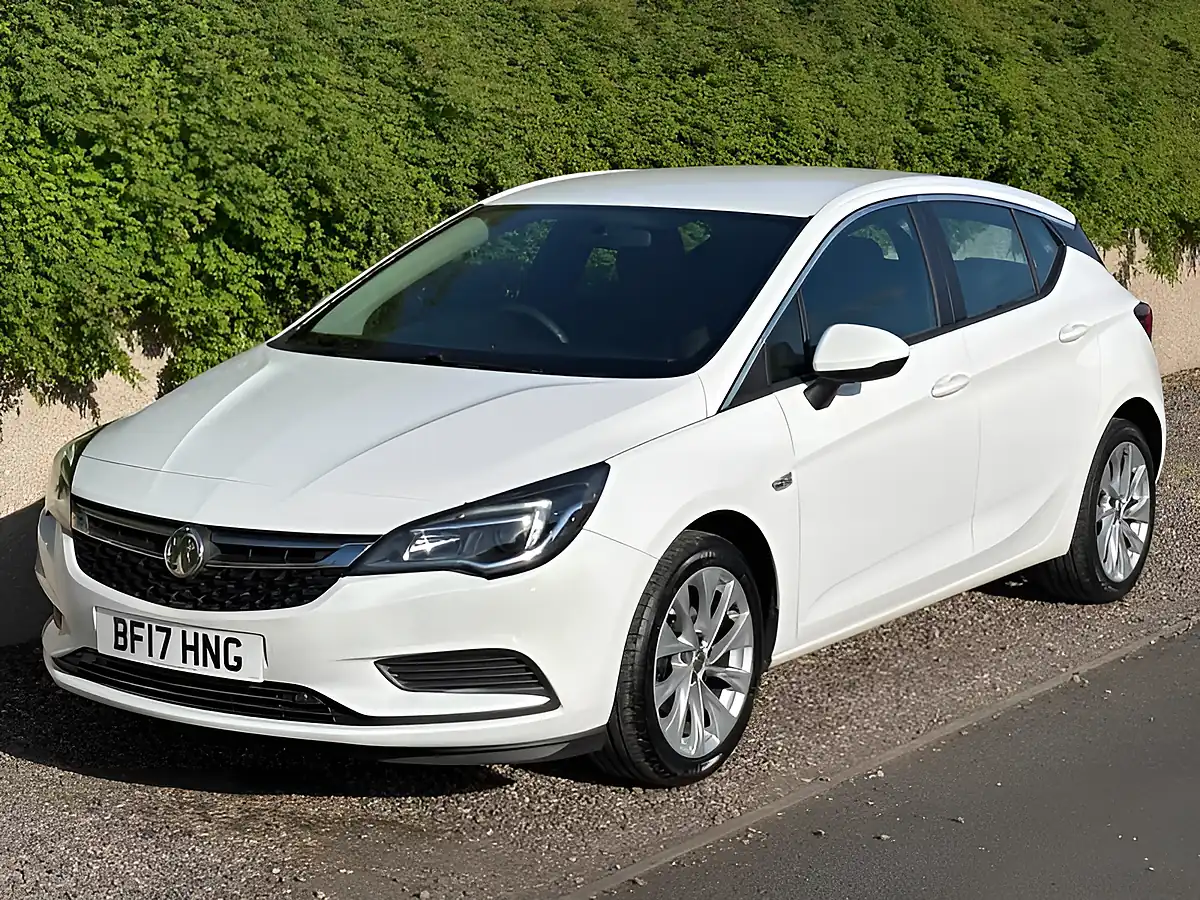 Used 2017 Vauxhall Astra Design White - Interior and Exterior details 11