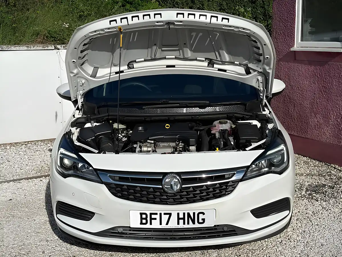 Used 2017 Vauxhall Astra Design White - Interior and Exterior details 13