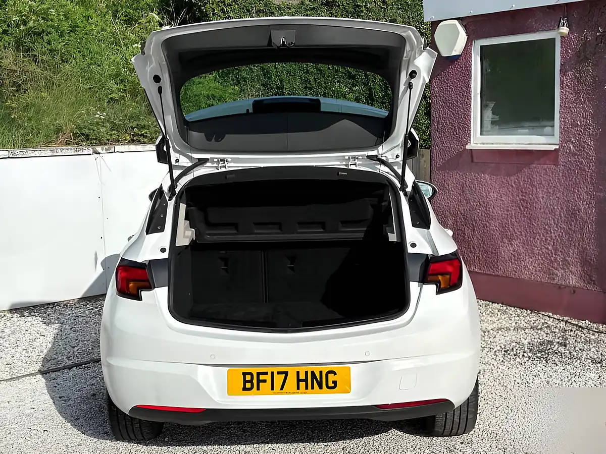 Used 2017 Vauxhall Astra Design White - Interior and Exterior details 16