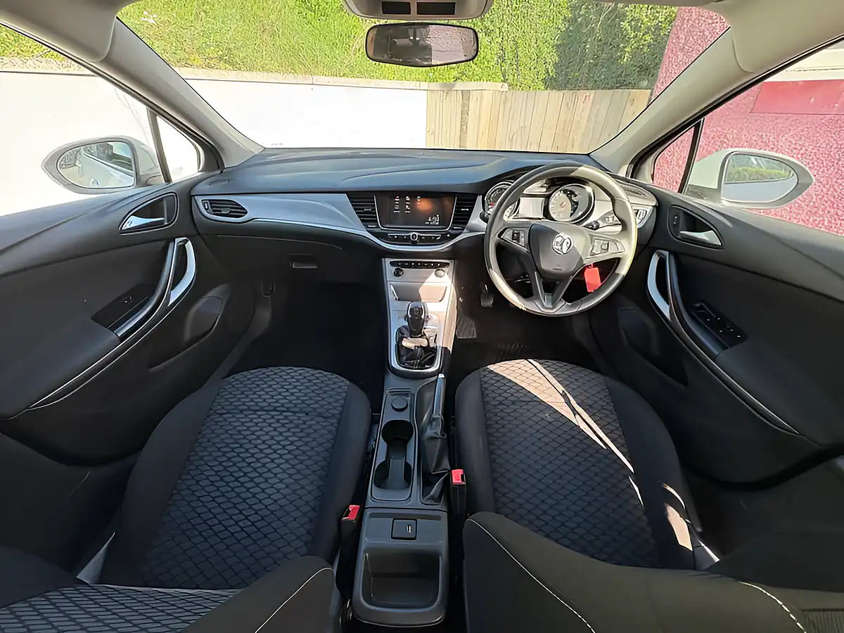 Used 2017 Vauxhall Astra Design White - Interior and Exterior details 19