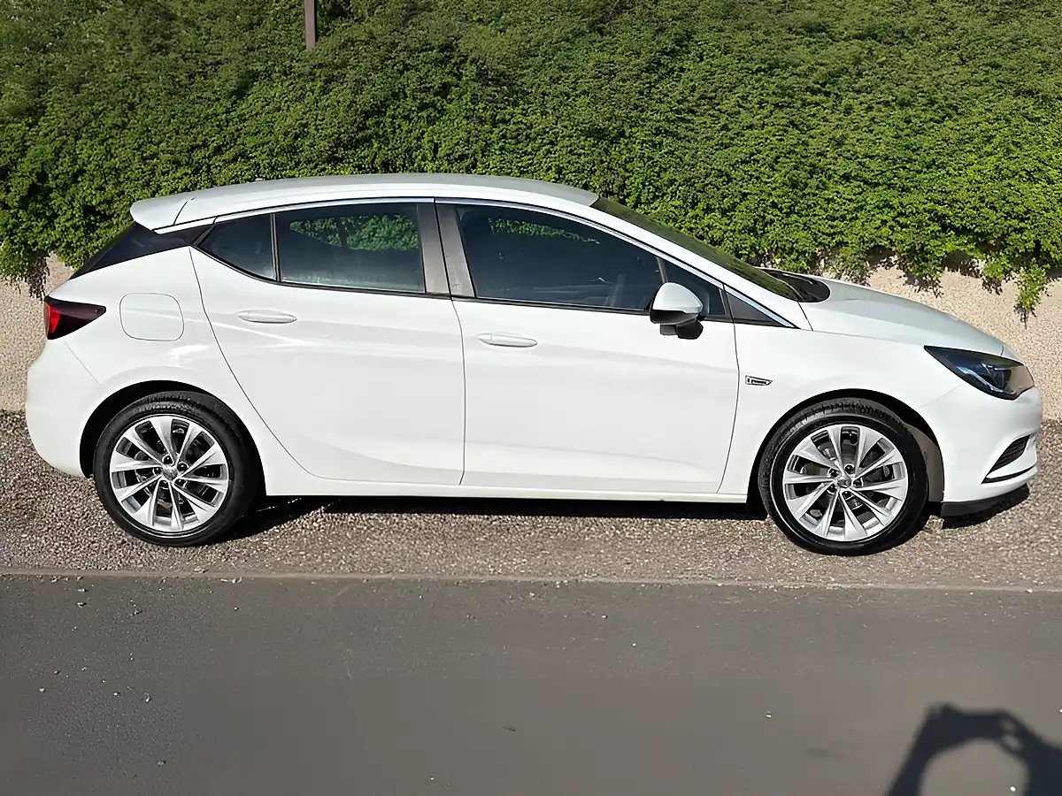 Used 2017 Vauxhall Astra Design White - Interior and Exterior details 2