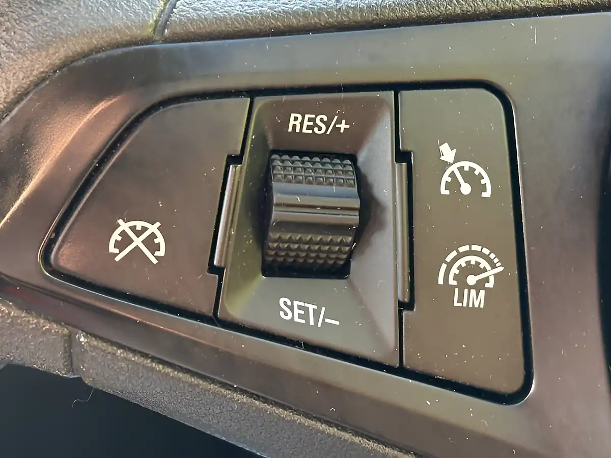 Used 2017 Vauxhall Astra Design White - Interior and Exterior details 20