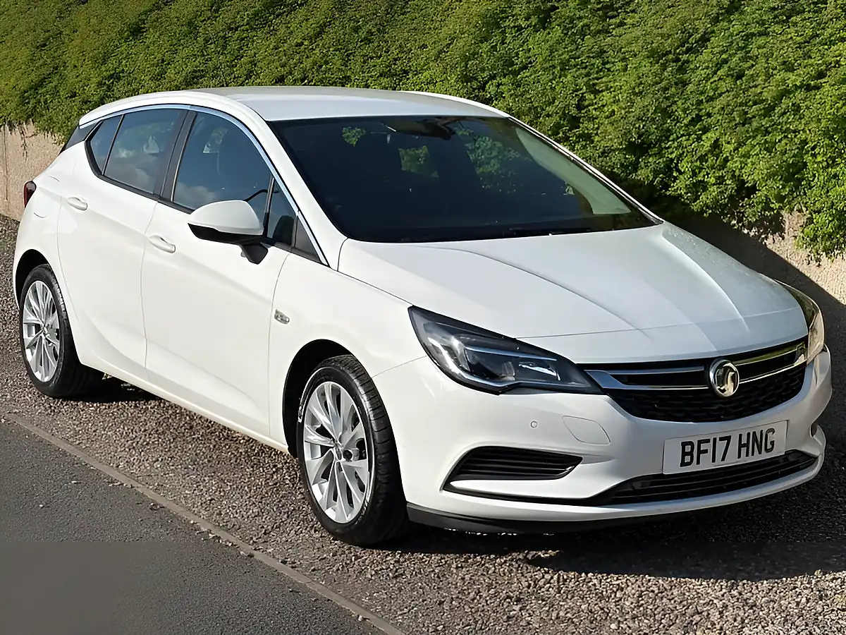 Used 2017 Vauxhall Astra Design White - Interior and Exterior details 4