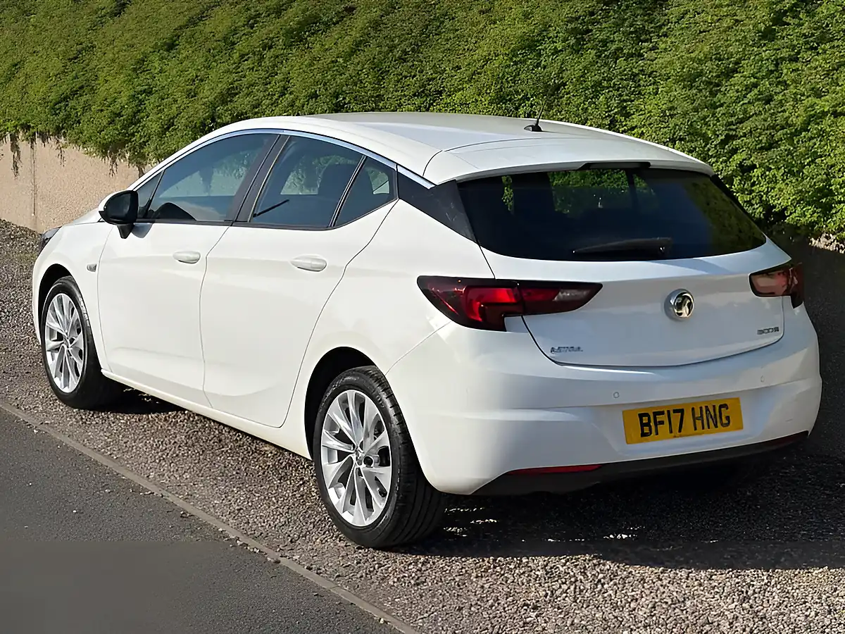 Used 2017 Vauxhall Astra Design White - Interior and Exterior details 5