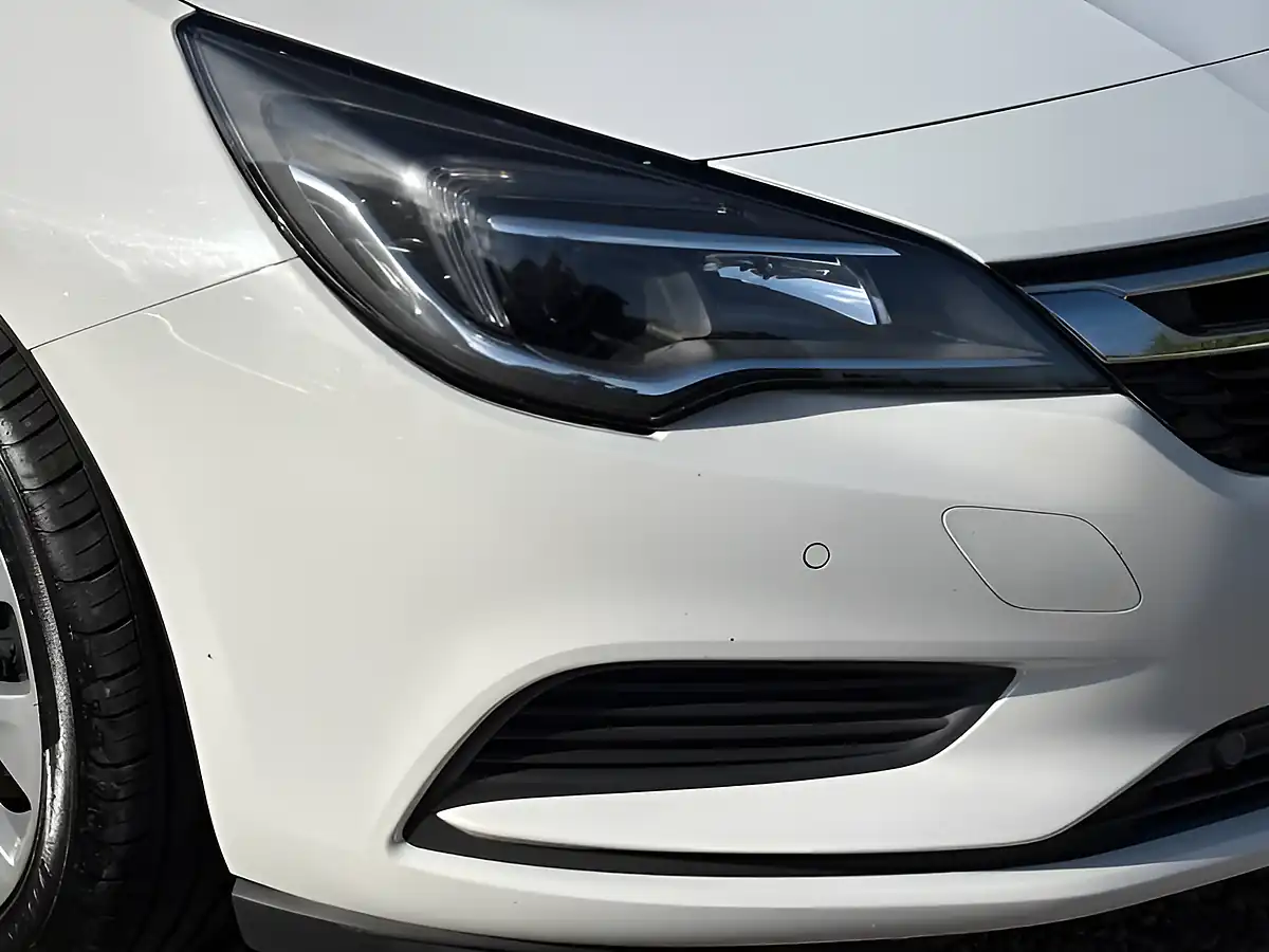 Used 2017 Vauxhall Astra Design White - Interior and Exterior details 6