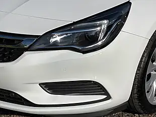 Used 2017 Vauxhall Astra Design White - Interior and Exterior details 7