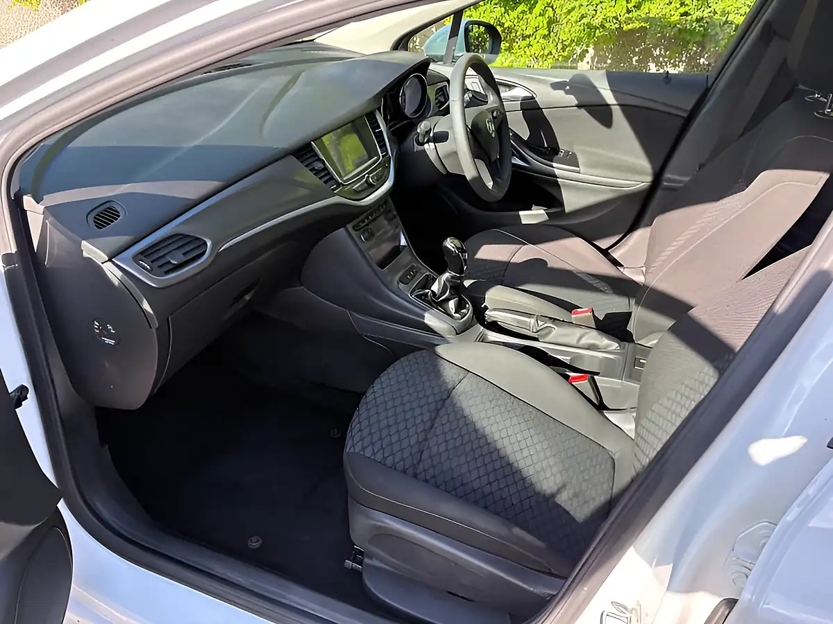 Used 2017 Vauxhall Astra Design White - Interior and Exterior details 6