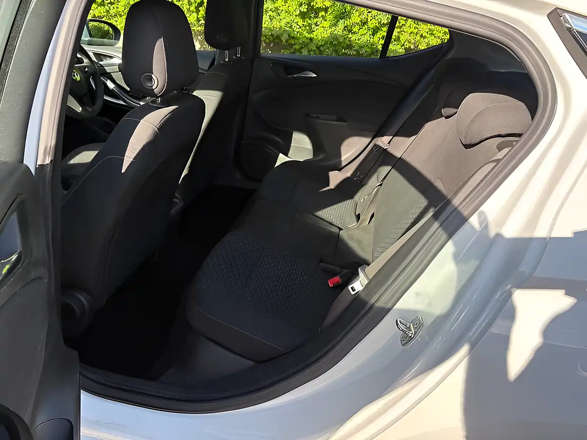 Used 2017 Vauxhall Astra Design White - Interior and Exterior details 7