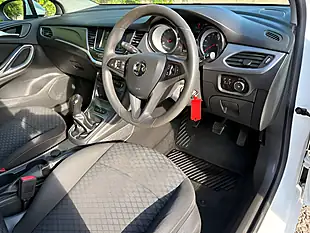 Used 2017 Vauxhall Astra Design White - Interior and Exterior details 8