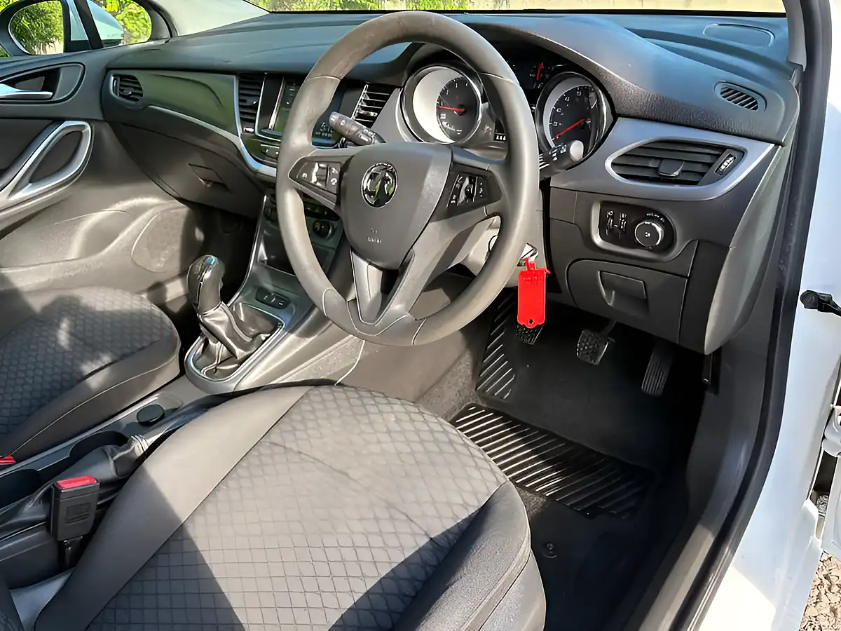 Used 2017 Vauxhall Astra Design White - Interior and Exterior details 8