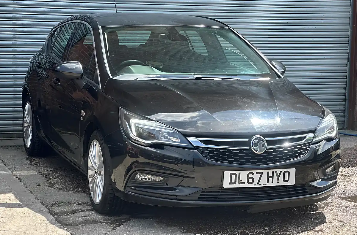 Used 2017 Vauxhall Astra Elite Black - Interior and Exterior details 13