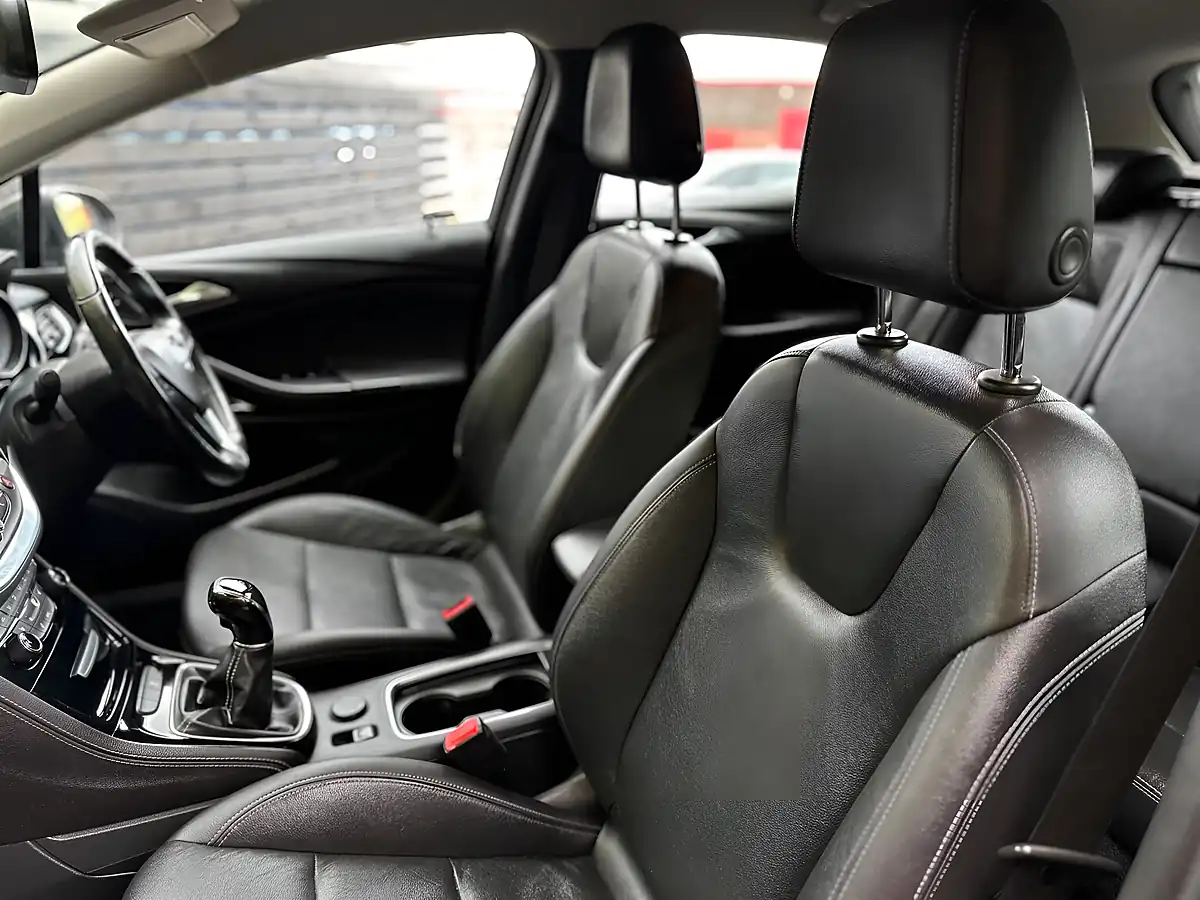 Used 2017 Vauxhall Astra Elite Black - Interior and Exterior details 17