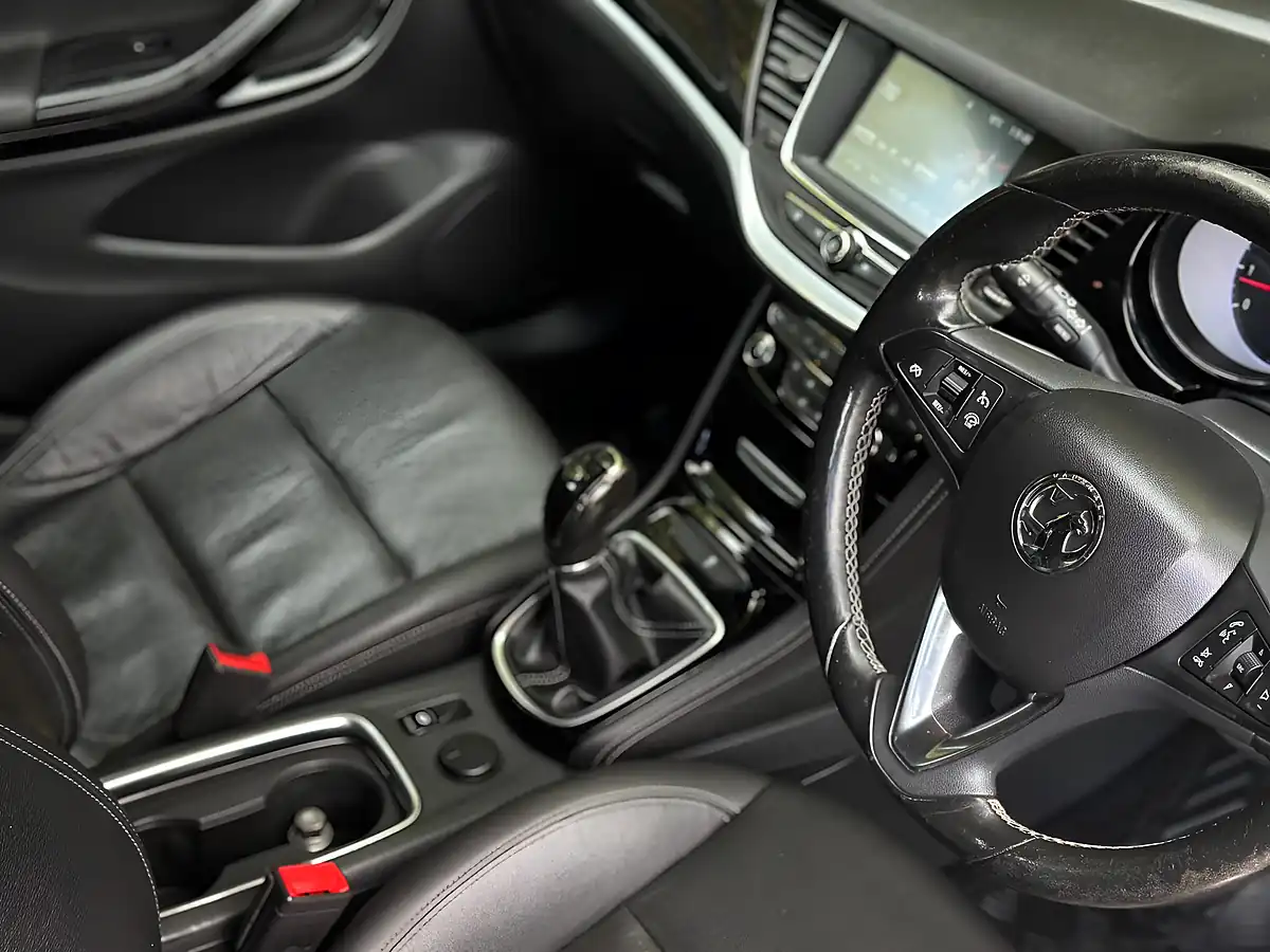 Used 2017 Vauxhall Astra Elite Black - Interior and Exterior details 7