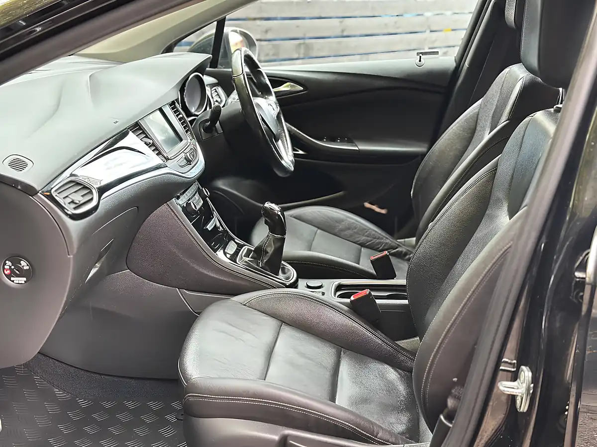 Used 2017 Vauxhall Astra Elite Black - Interior and Exterior details 9