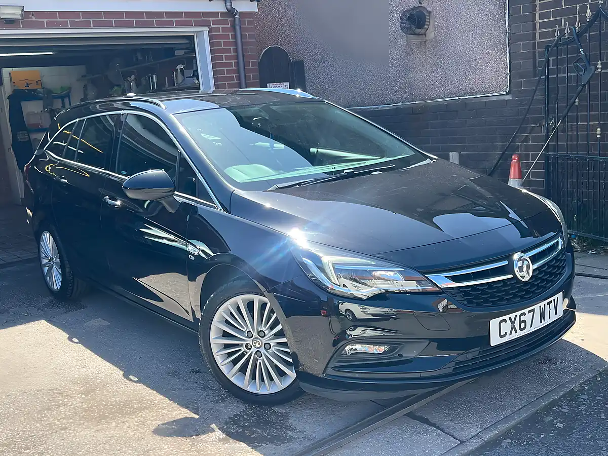 Used 2017 Vauxhall Astra Elite Diamond Black - Front View