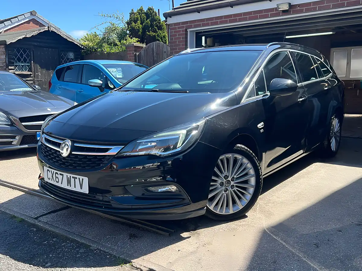 Used 2017 Vauxhall Astra Elite Diamond Black - Interior and Exterior details 2