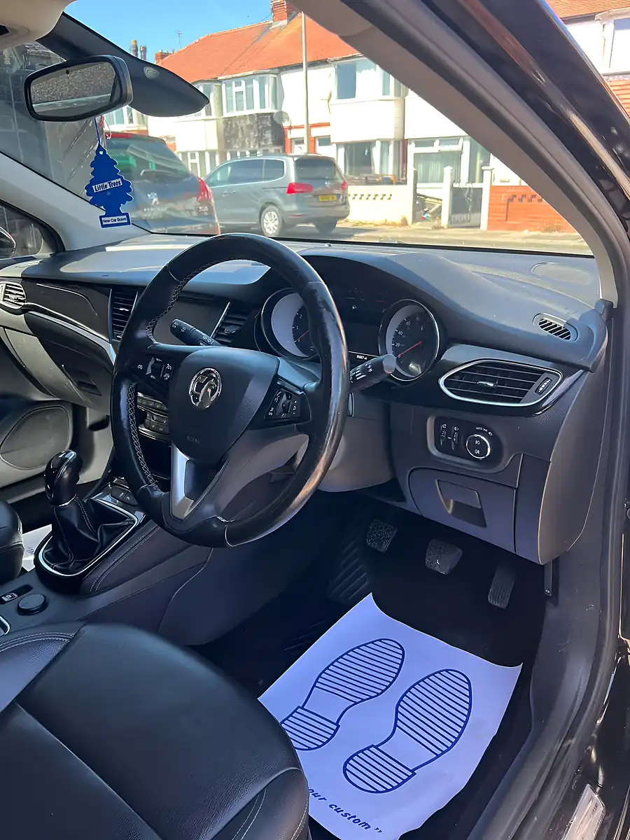 Used 2017 Vauxhall Astra Elite Diamond Black - Interior and Exterior details 6