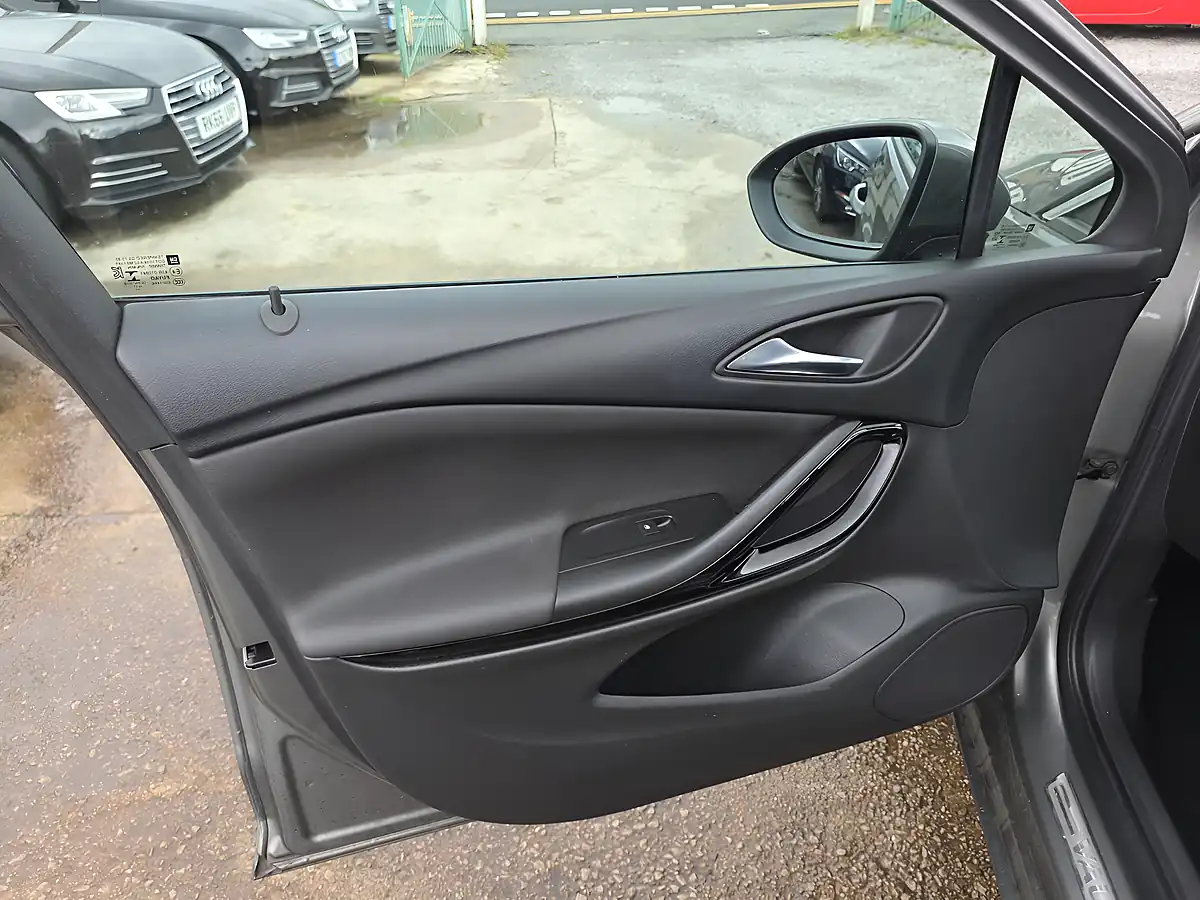 Used 2017 Vauxhall Astra Elite Nav Grey - Interior and Exterior details 17