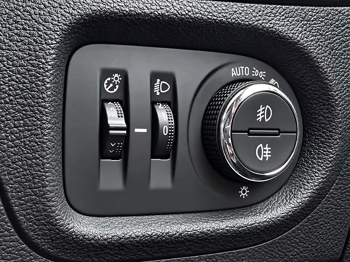 Used 2017 Vauxhall Astra Elite Nav Red - Interior and Exterior details 18