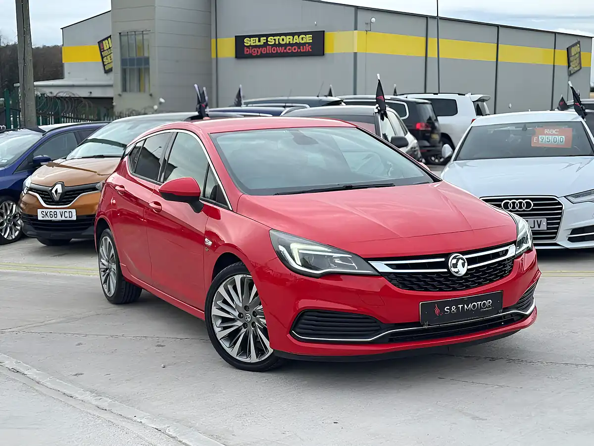 Used 2017 Vauxhall Astra Elite Nav Red - Front View