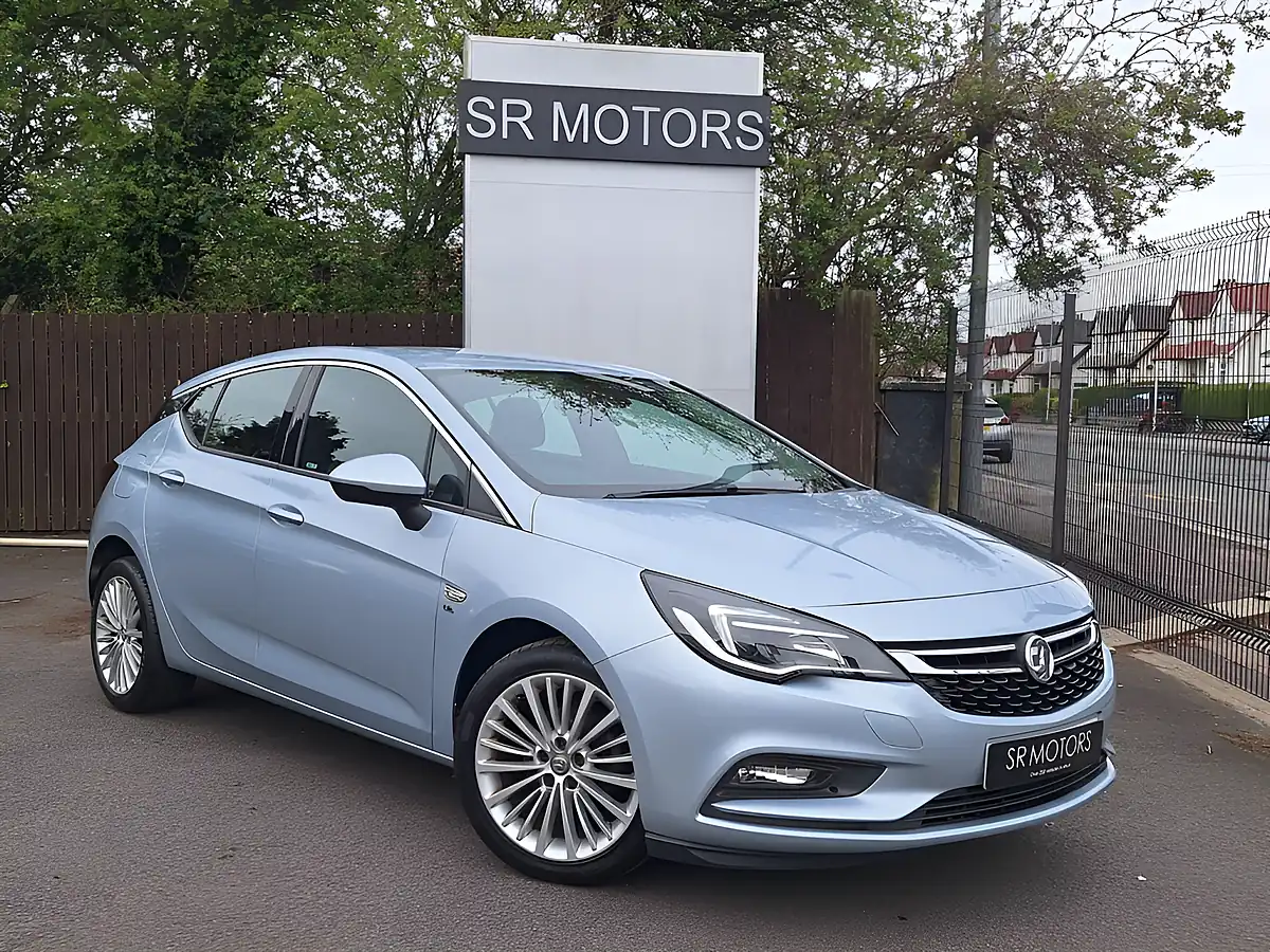 Used 2017 Vauxhall Astra Elite Nav Silver - Front View