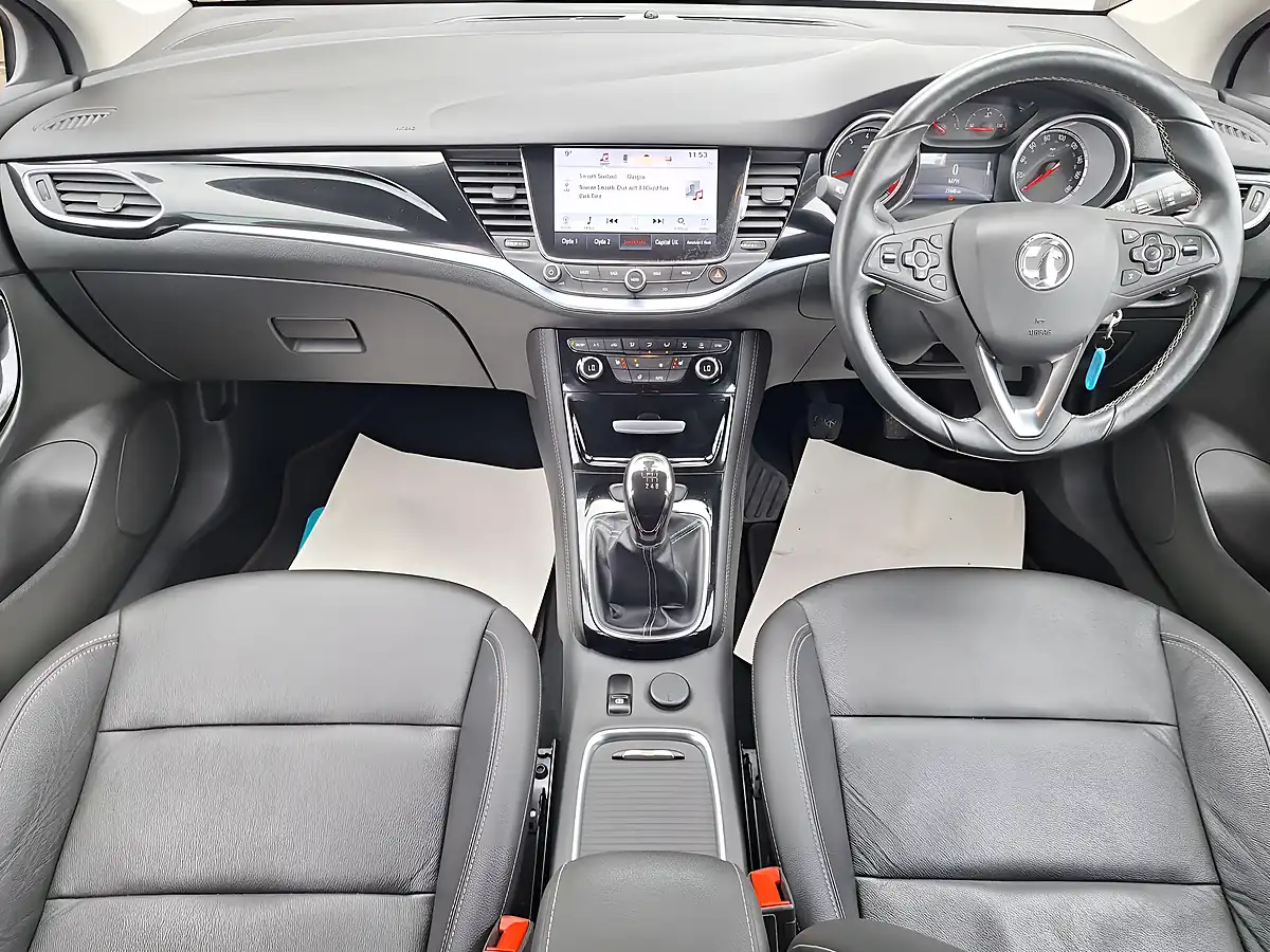 Used 2017 Vauxhall Astra Elite Nav Silver - Interior and Exterior details 10
