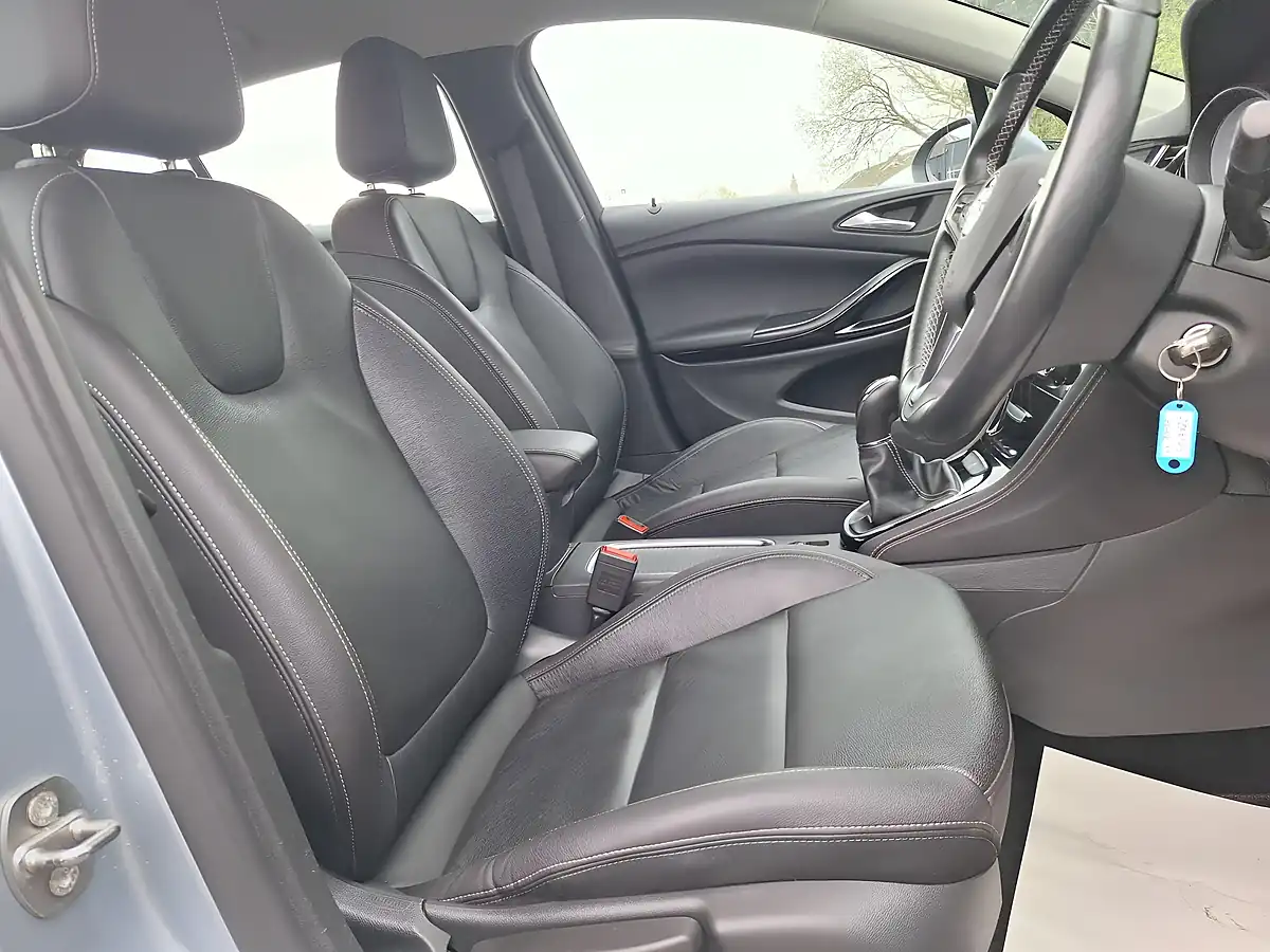 Used 2017 Vauxhall Astra Elite Nav Silver - Interior and Exterior details 11
