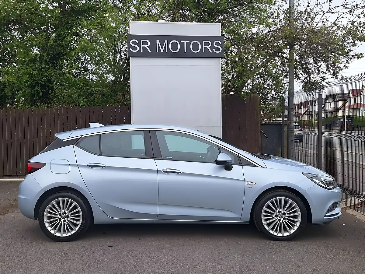 Used 2017 Vauxhall Astra Elite Nav Silver - Interior and Exterior details 6