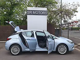 Used 2017 Vauxhall Astra Elite Nav Silver - Interior and Exterior details 7