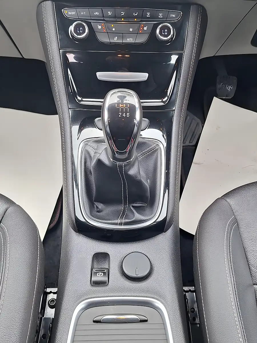 Used 2017 Vauxhall Astra Elite Nav Silver - Interior and Exterior details 9