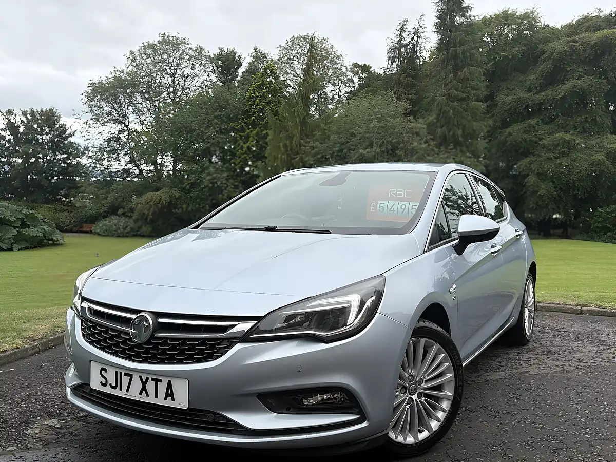 Used 2017 Vauxhall Astra Elite Nav Silver - Front View