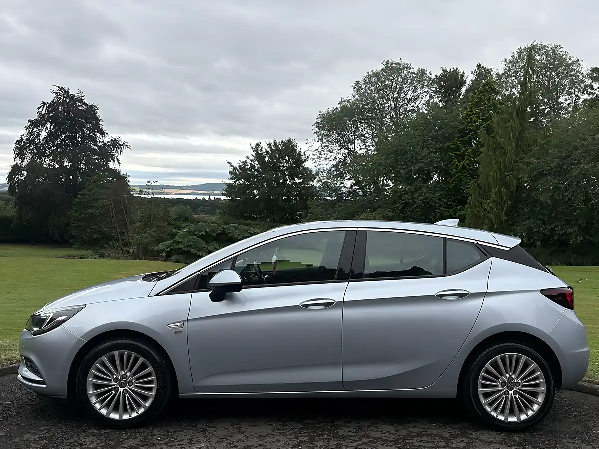 Used 2017 Vauxhall Astra Elite Nav Silver - Interior and Exterior details 12