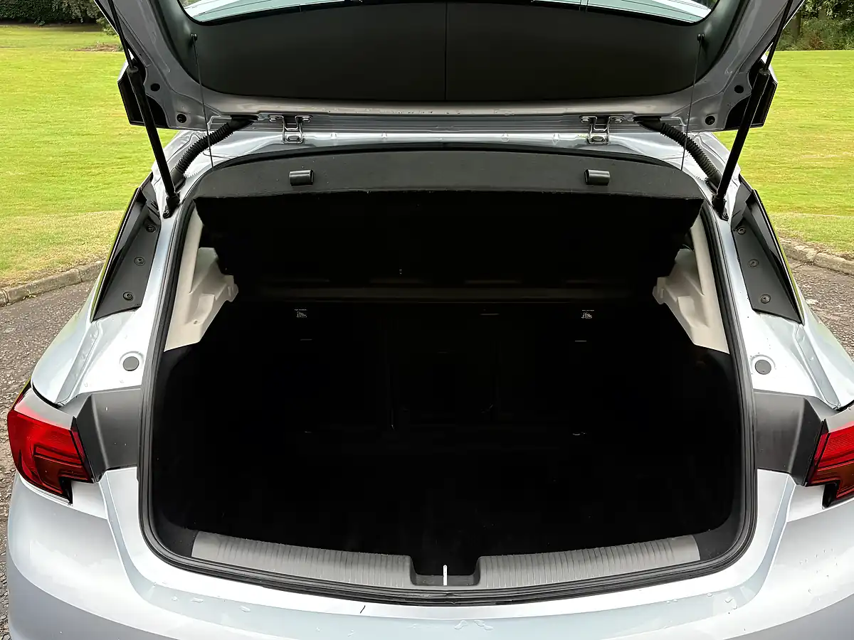 Used 2017 Vauxhall Astra Elite Nav Silver - Interior and Exterior details 14