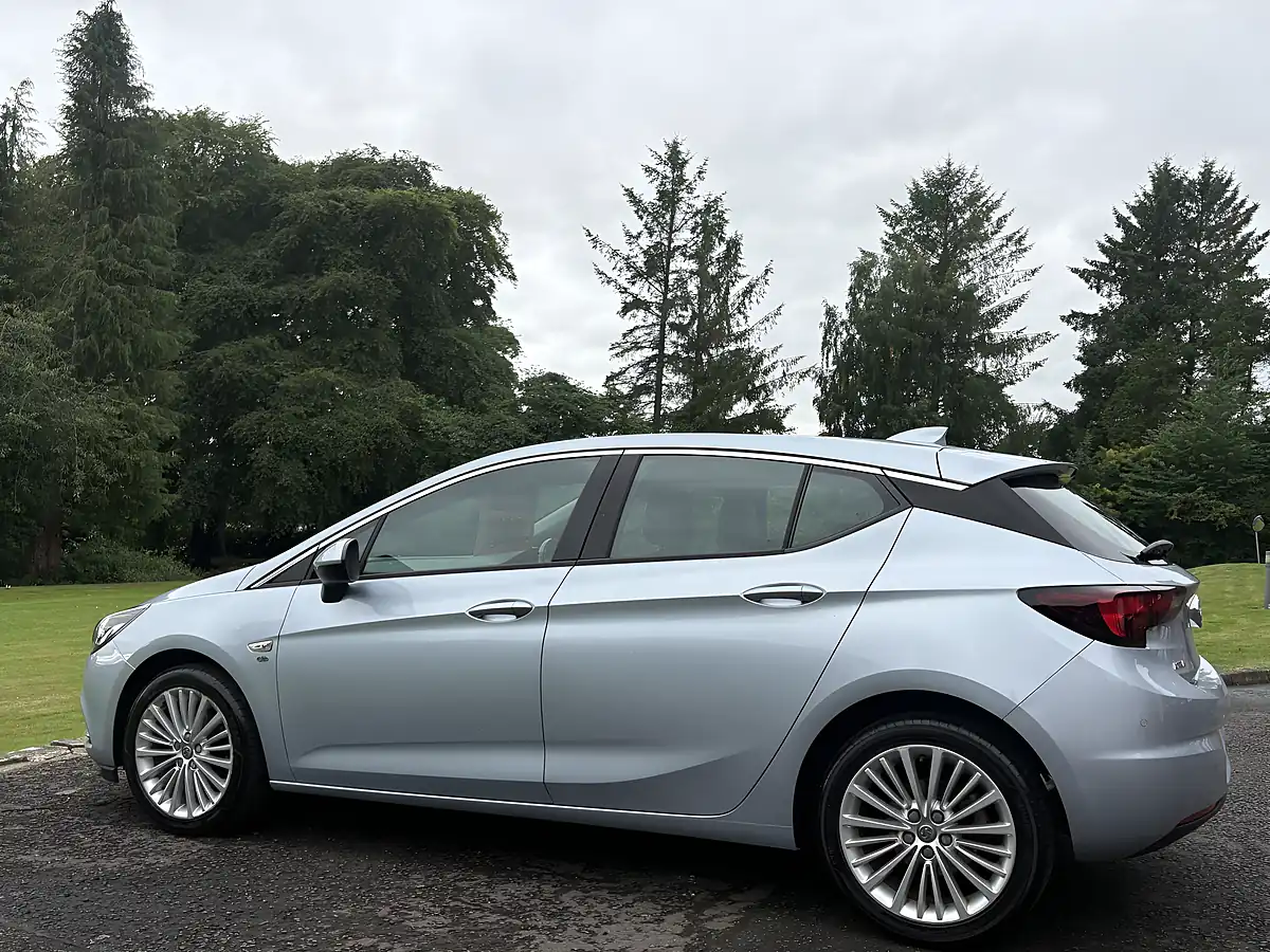 Used 2017 Vauxhall Astra Elite Nav Silver - Interior and Exterior details 15