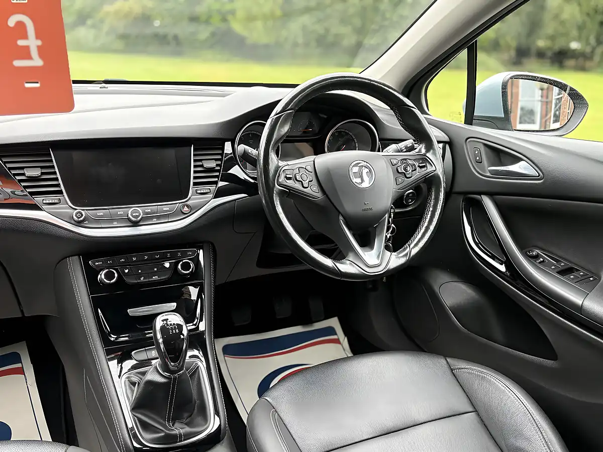 Used 2017 Vauxhall Astra Elite Nav Silver - Interior and Exterior details 7