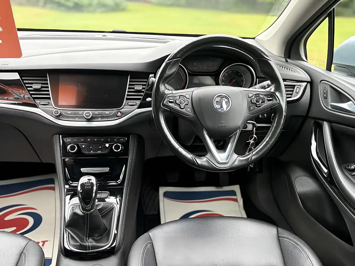 Used 2017 Vauxhall Astra Elite Nav Silver - Interior and Exterior details 8