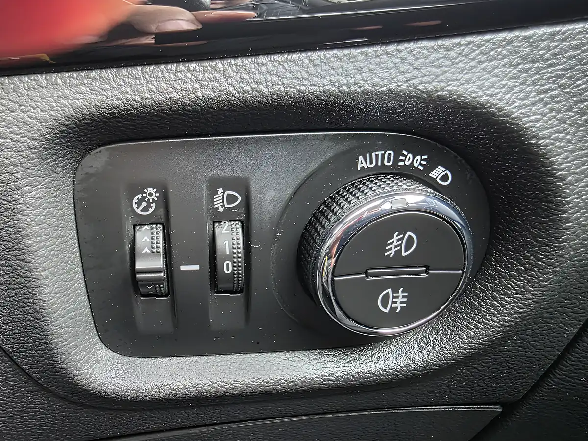 Used 2017 Vauxhall Astra Elite Nav White - Interior and Exterior details 12