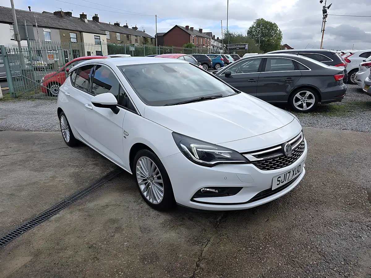 Used 2017 Vauxhall Astra Elite Nav White - Interior and Exterior details 3