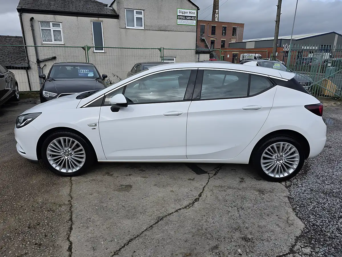 Used 2017 Vauxhall Astra Elite Nav White - Interior and Exterior details 4