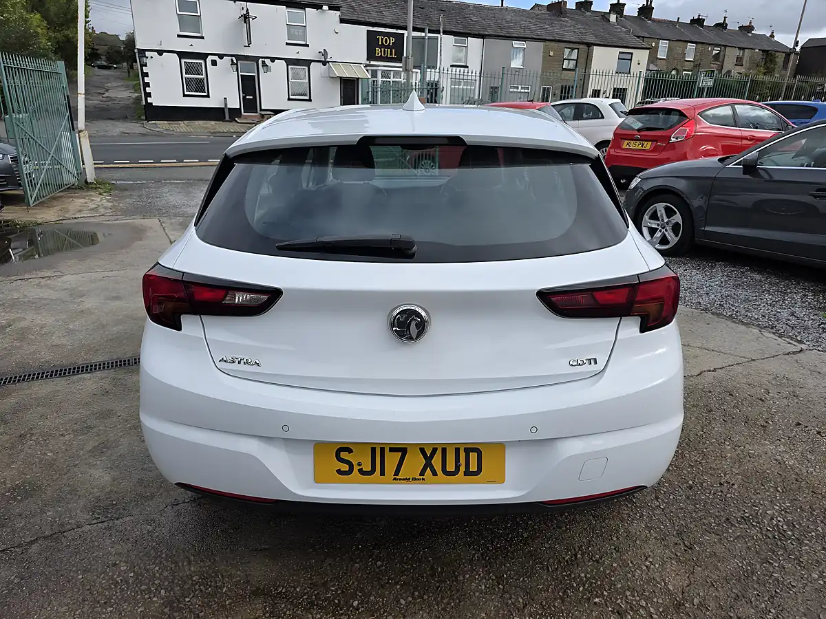 Used 2017 Vauxhall Astra Elite Nav White - Interior and Exterior details 7