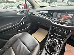 Used 2017 Vauxhall Astra Elite Red - Interior and Exterior details 12